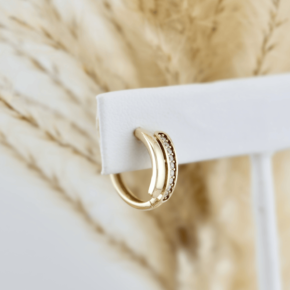 - Boucles d'oreilles Boucles d'oreilles huggies en or 10K
