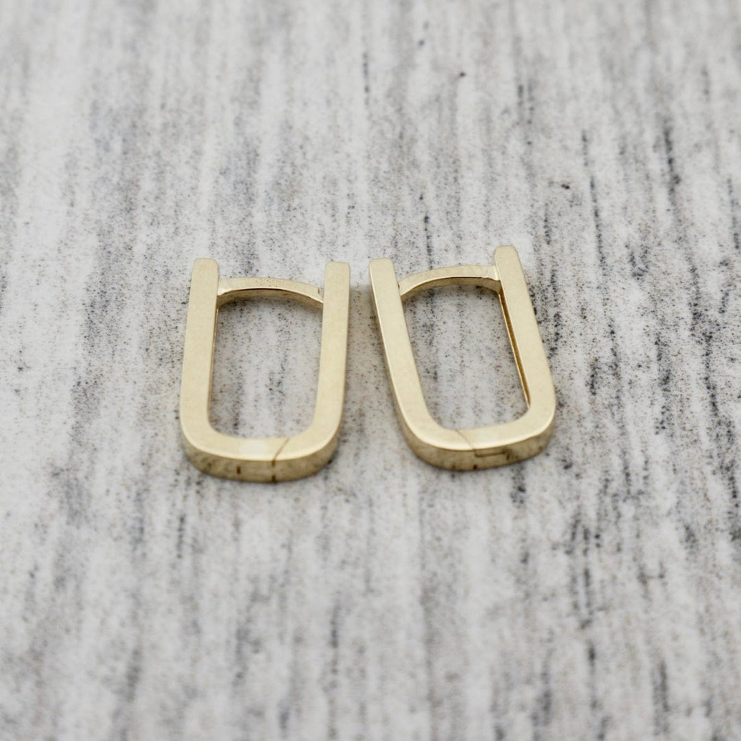 - Boucles d'oreilles Boucles d'oreilles huggies Minimalistes en or 10K