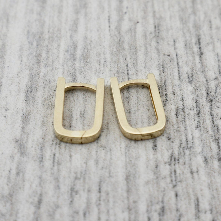 - Boucles d'oreilles Boucles d'oreilles huggies Minimalistes en or 10K