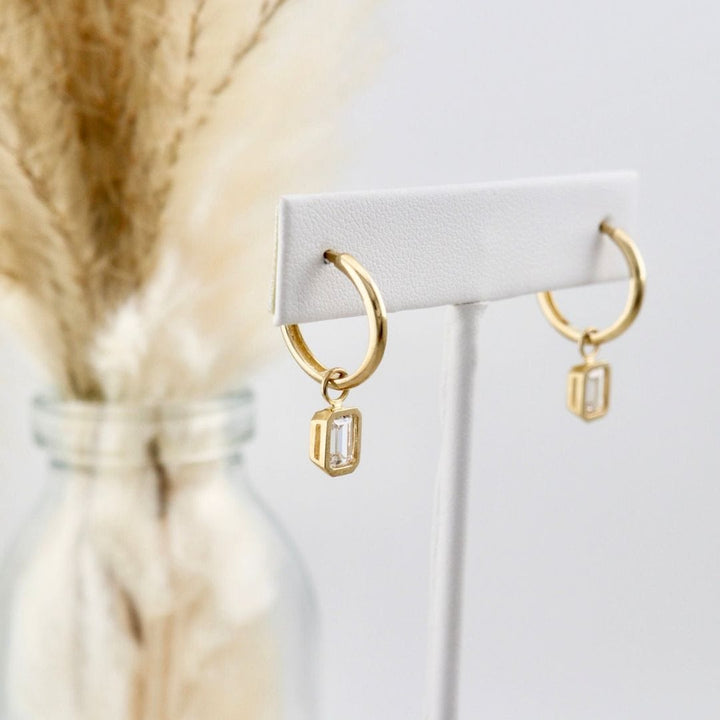 - Boucles d'oreilles Boucles d'oreilles huggies Minimalistes en or 10K