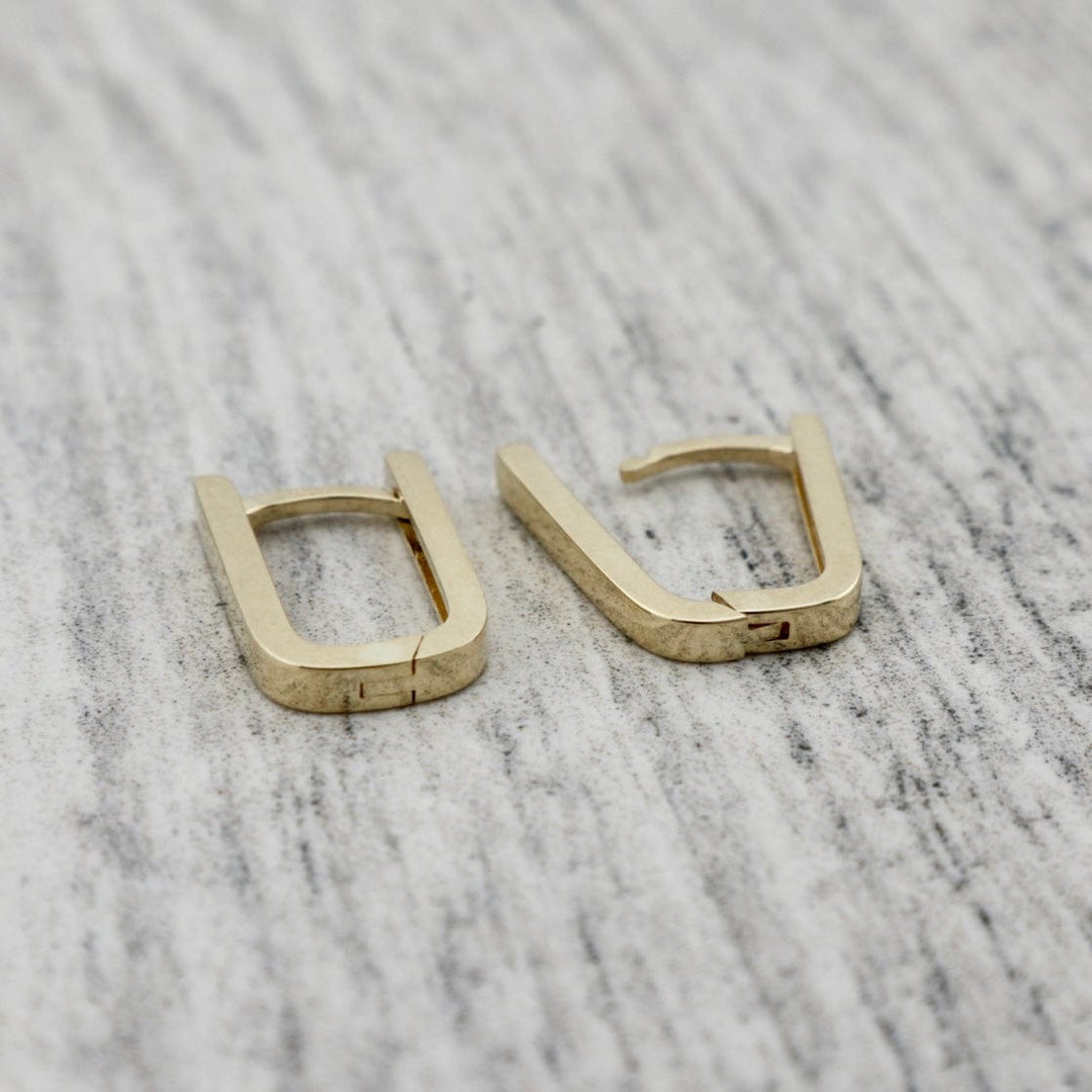 - Boucles d'oreilles Boucles d'oreilles huggies Minimalistes en or 10K