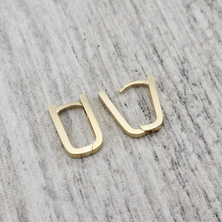 - Boucles d'oreilles Boucles d'oreilles huggies Minimalistes en or 10K