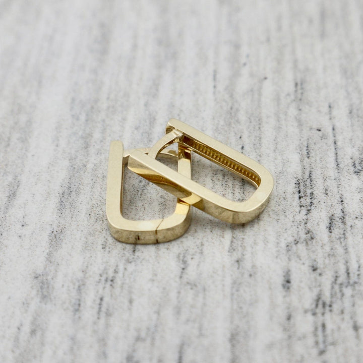 - Boucles d'oreilles Boucles d'oreilles huggies Minimalistes en or 10K