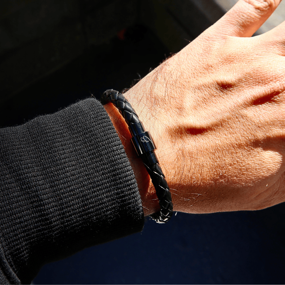 Bracelet Classique en cuir et en acier inoxydable Mathieu Blanchard Bracelets Bracelet Classique 6mm en cuir noir | Collection La Force Mathieu Blanchard Joaillerie