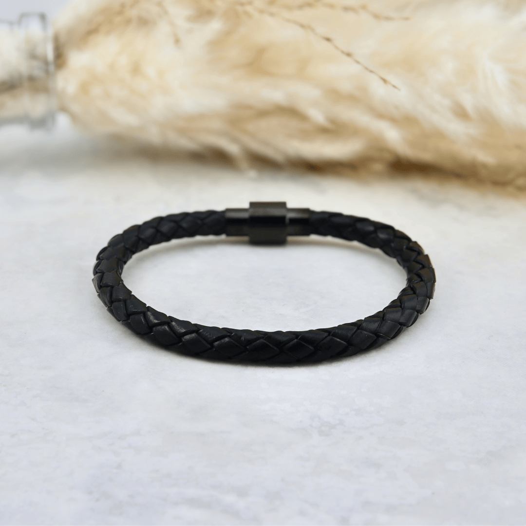 Bracelet Classique en cuir et en acier inoxydable Mathieu Blanchard Bracelets Bracelet Classique 6mm en cuir noir | Collection La Force Mathieu Blanchard Joaillerie