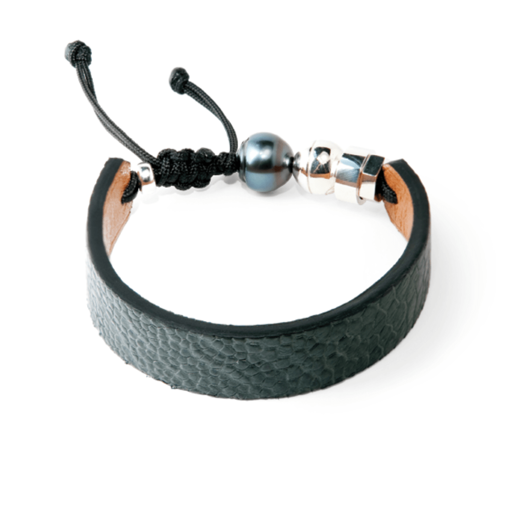 Bracelet en cuir d’autruche, perle de Tahiti et en argent sterling Romeo J. Bracelets Gris / Argent sterling Bracelet en cuir d’autruche véritable, perle de Tahiti  et argent sterling Romeo J. Mathieu Blanchard Joaillerie