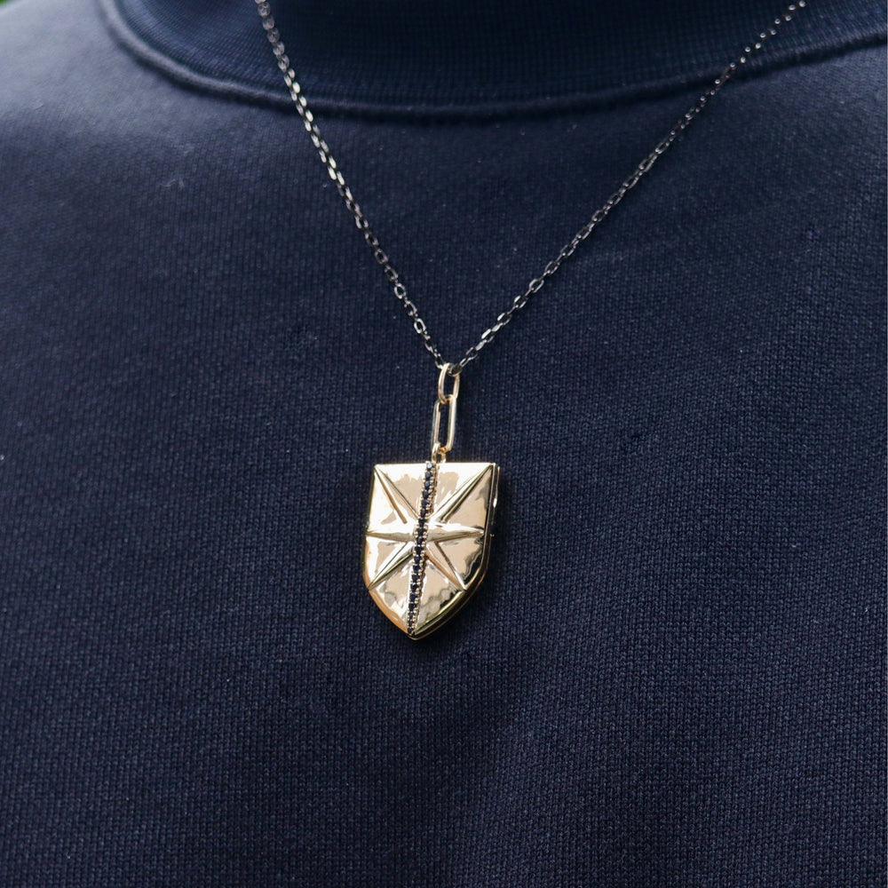 Mathieu Blanchard Collier Bouclier porte-photo et noir en or 14K, argent sterling et saphirs noirs