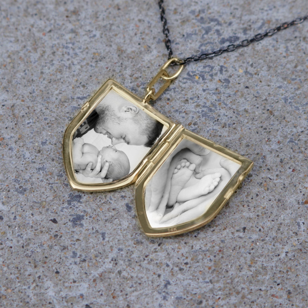 Mathieu Blanchard Collier Bouclier porte-photo et noir en or 14K, argent sterling et saphirs noirs