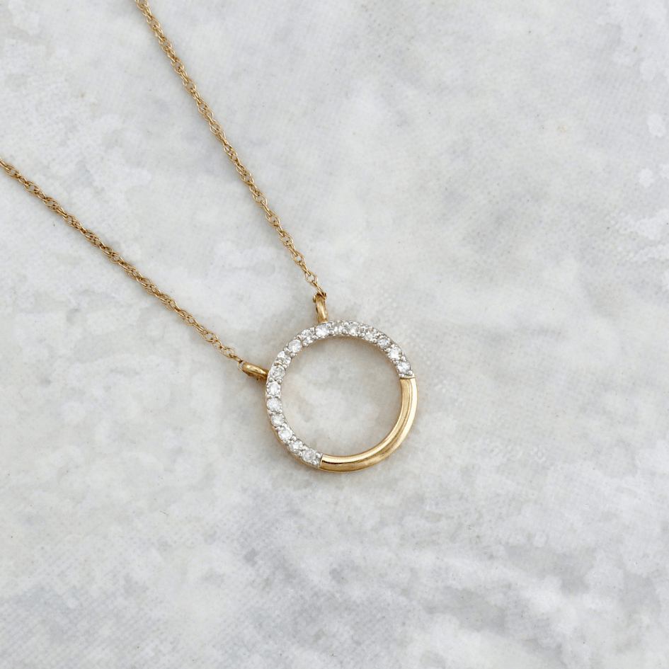 - Collier Collier Cercle en or 10K et diamants