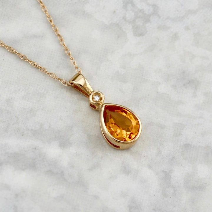Collier, citrine et diamant en or jaune 10K - Colliers Or jaune 10K KP05-104211Y Citrine Collier en or 10K, citrine poire et diamant | Mathieu Blanchard Mathieu Blanchard Joaillerie