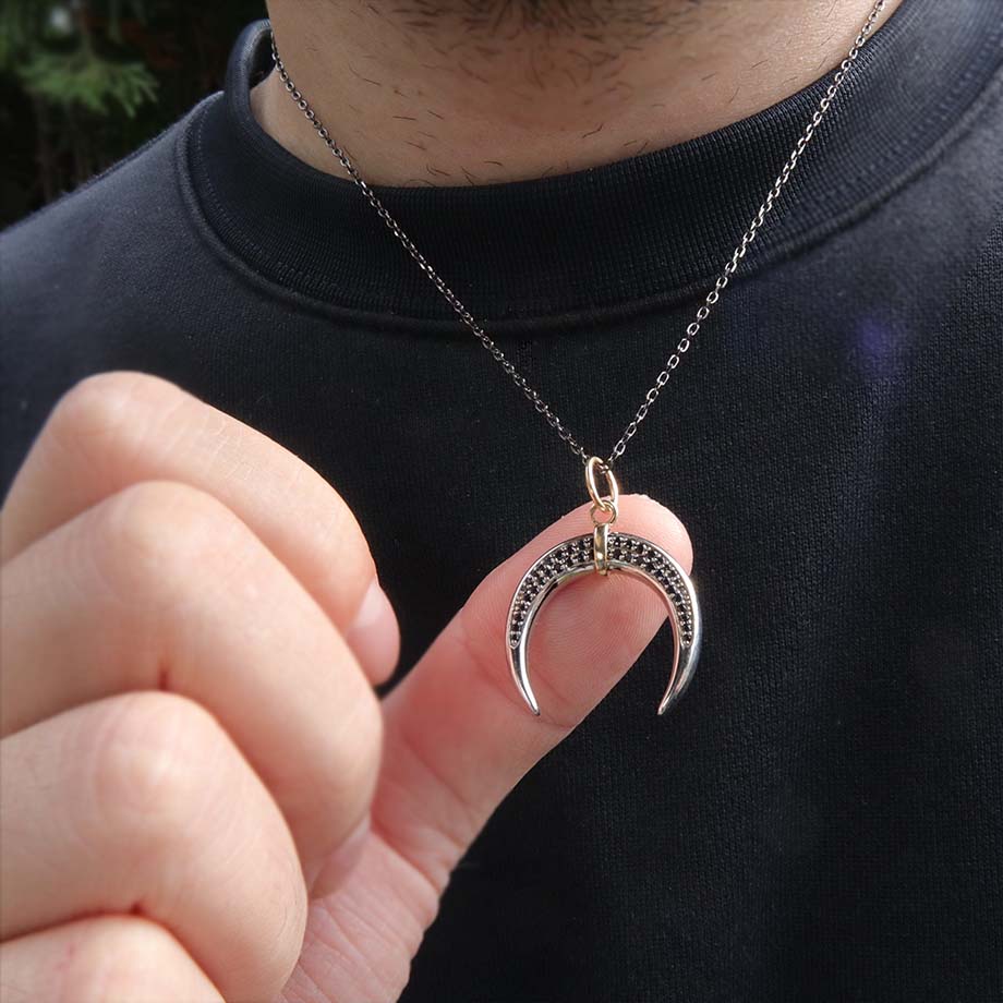 Mathieu Blanchard Collier Corne en argent sterling, or 14K et saphirs noirs