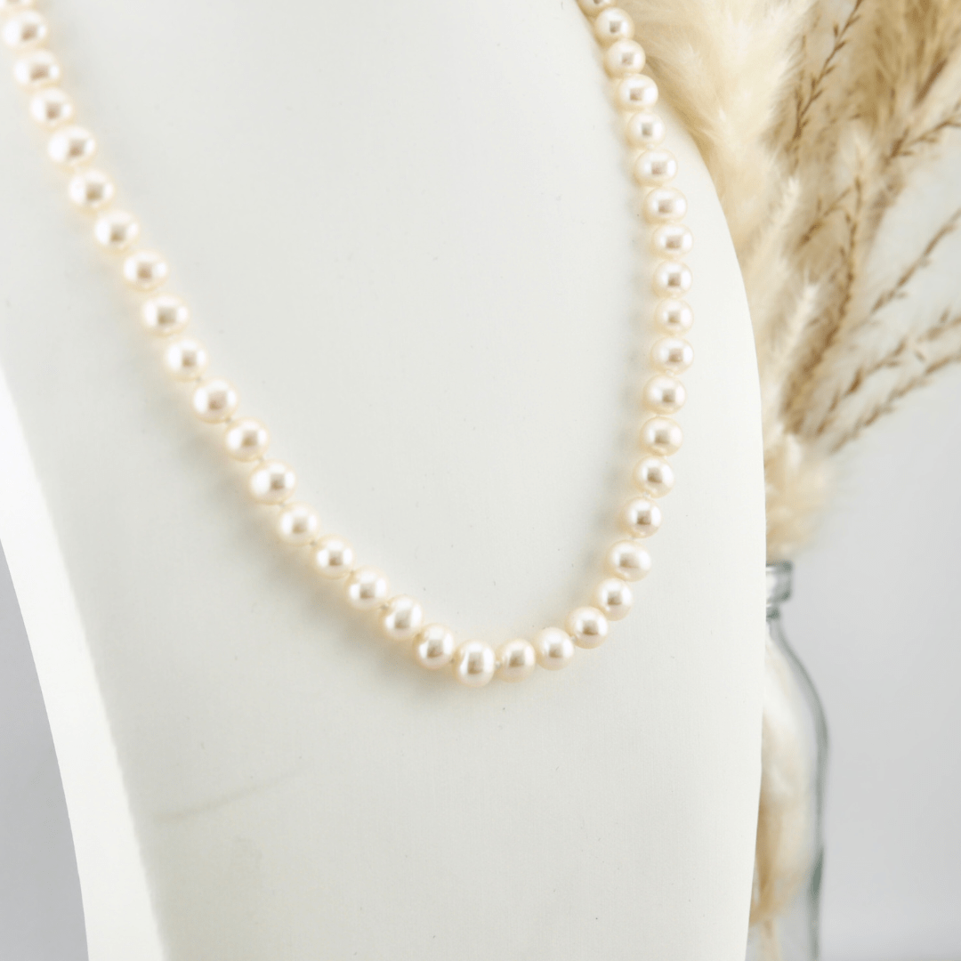 Mathieu Blanchard Joaillerie Collier de perles 5.5 mm et or 14K