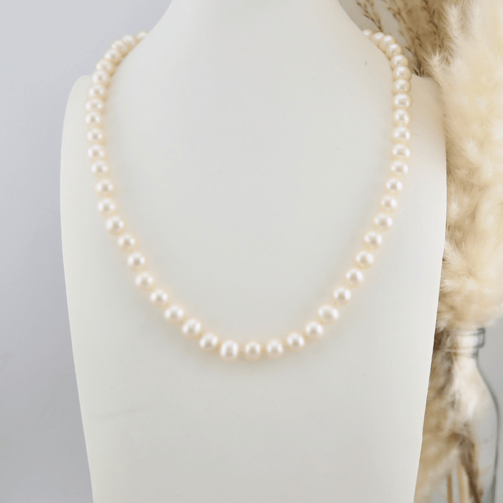 Mathieu Blanchard Joaillerie Collier de perles 5.5 mm et or 14K
