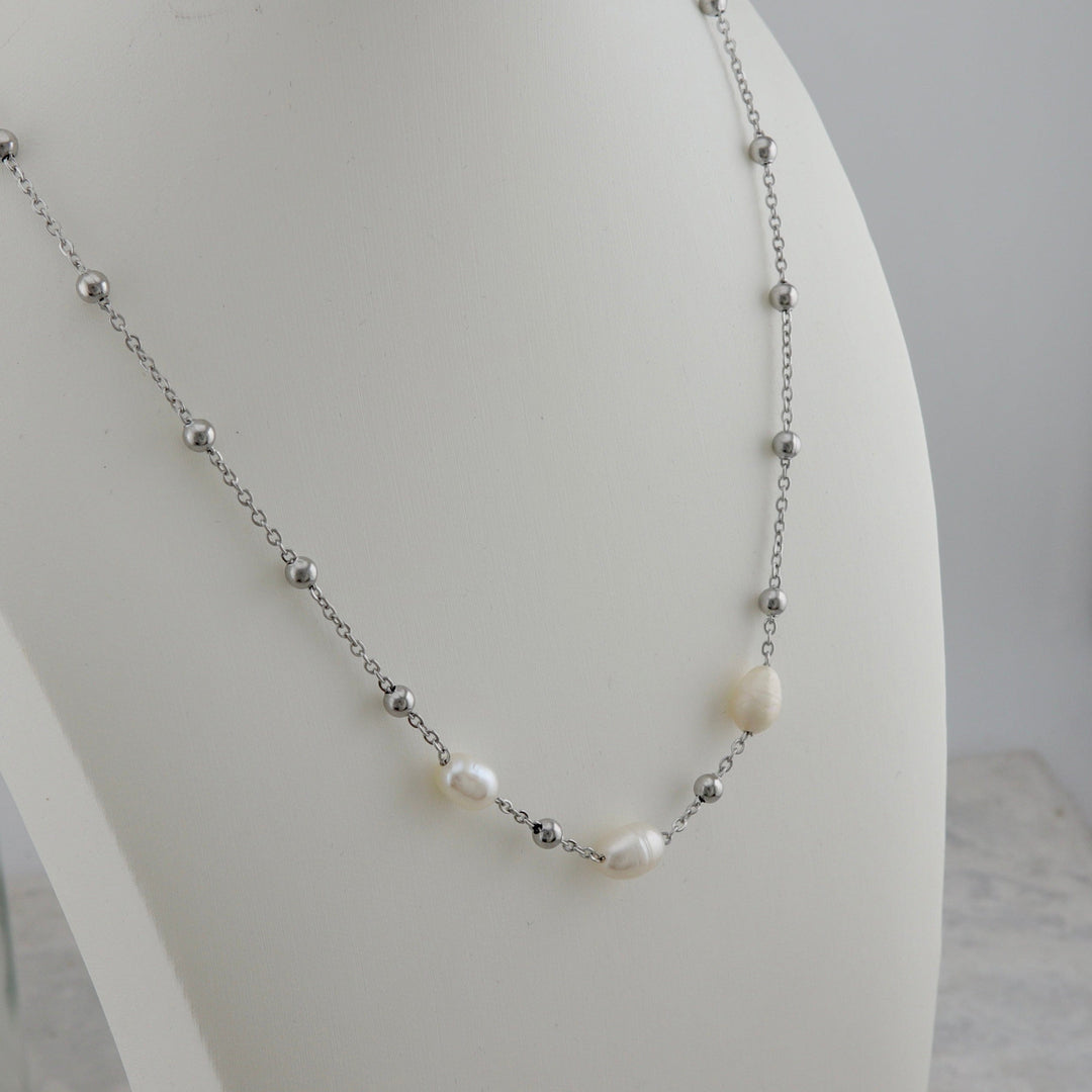 Collier et perles baroques en acier inoxydable Mathieu Blanchard collier Collier en acier inox et perles baroques | Mathieu Blanchard Mathieu Blanchard Joaillerie