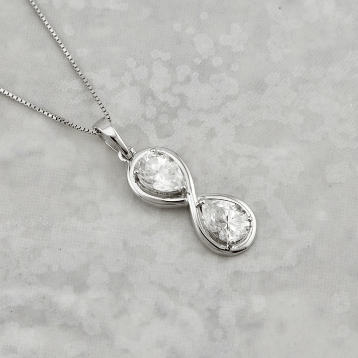 Collier Infini Poire et moissanites en or 10k Mathieu Blanchard collier Argent / Or 10K Collier Infini en or 10K et moissanites Poire | Mathieu Blanchard Mathieu Blanchard Joaillerie