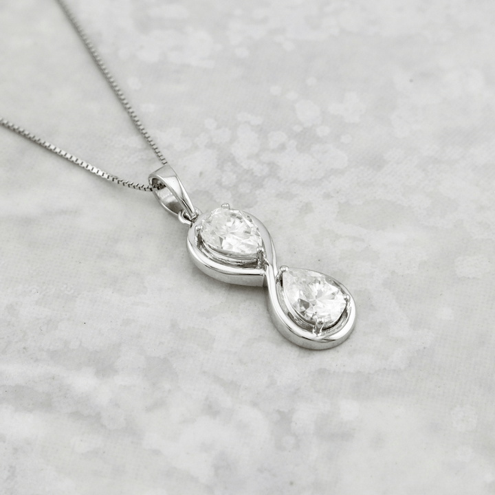 Collier Infini Poire et moissanites en or 10k Mathieu Blanchard collier Argent / Or 10K Collier Infini en or 10K et moissanites Poire | Mathieu Blanchard Mathieu Blanchard Joaillerie