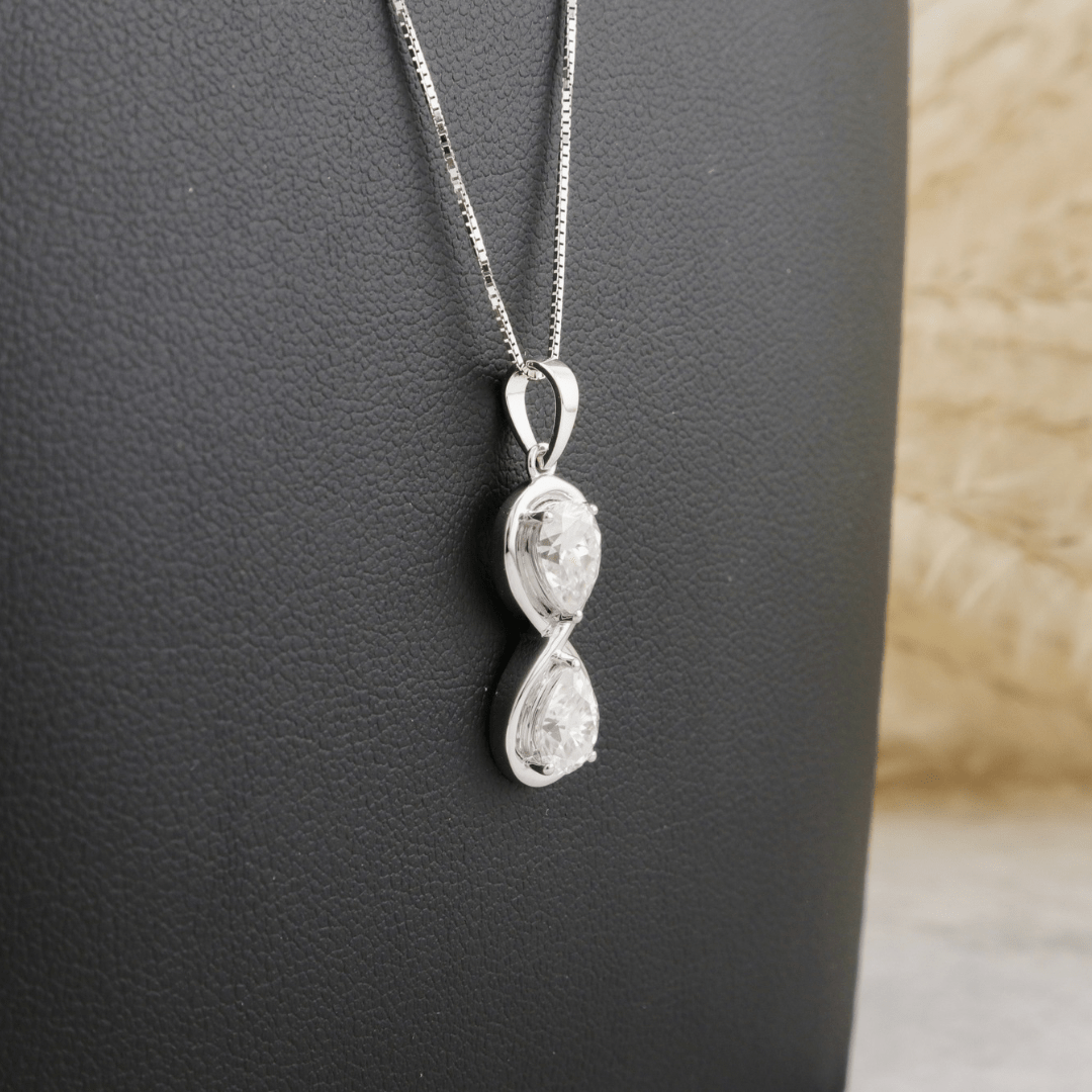 Collier Infini Poire et moissanites en or 10k Mathieu Blanchard collier Argent / Or 10K Collier Infini en or 10K et moissanites Poire | Mathieu Blanchard Mathieu Blanchard Joaillerie