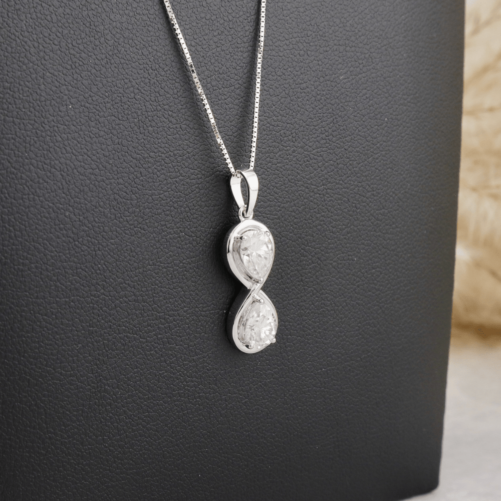 Collier Infini Poire et moissanites en or 10k Mathieu Blanchard collier Argent / Or 10K Collier Infini en or 10K et moissanites Poire | Mathieu Blanchard Mathieu Blanchard Joaillerie