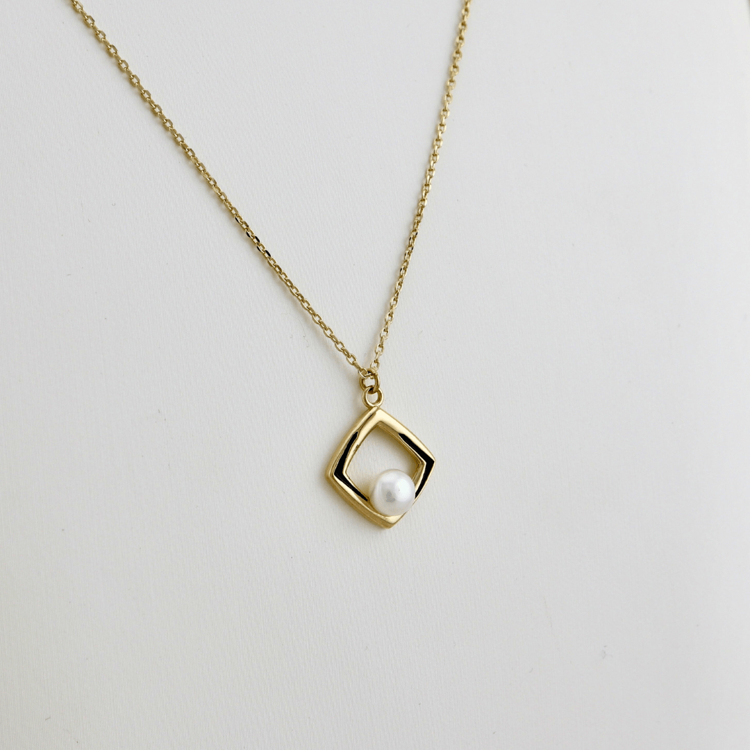 Collier Perles en or jaune 10K Mathieu Blanchard Joaillerie Or jaune 10K G080-3 Collier Perles en or 10K et émail noir | Mathieu Blanchard Mathieu Blanchard Joaillerie