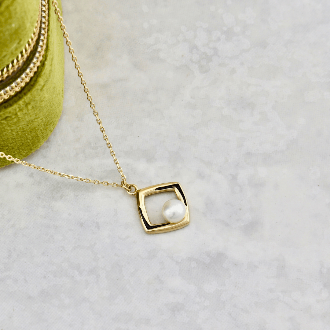Collier Perles en or jaune 10K Mathieu Blanchard Joaillerie Or jaune 10K G080-3 Collier Perles en or 10K et émail noir | Mathieu Blanchard Mathieu Blanchard Joaillerie
