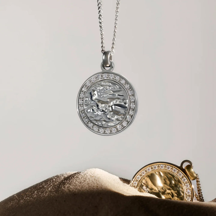 Collier Santo en acier inoxydable Mia Bijoux Collier Collier Santo en acier inoxydable - Médaillon martelé avec pierres | Mathieu Blanchard Mathieu Blanchard Joaillerie