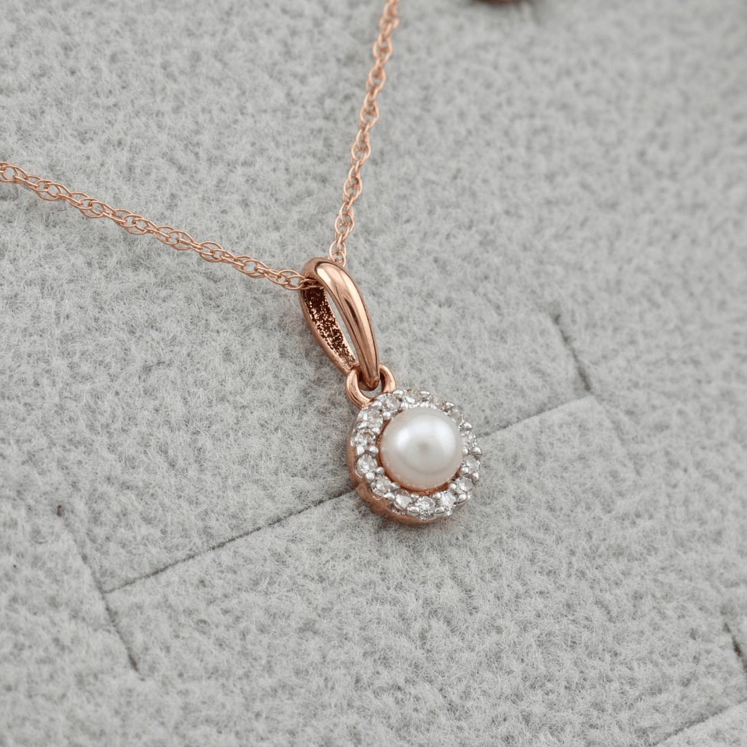 Mathieu Blanchard Ensemble Boucles d'oreilles & Collier en or 10K, perles et diamants 0.12 ctw