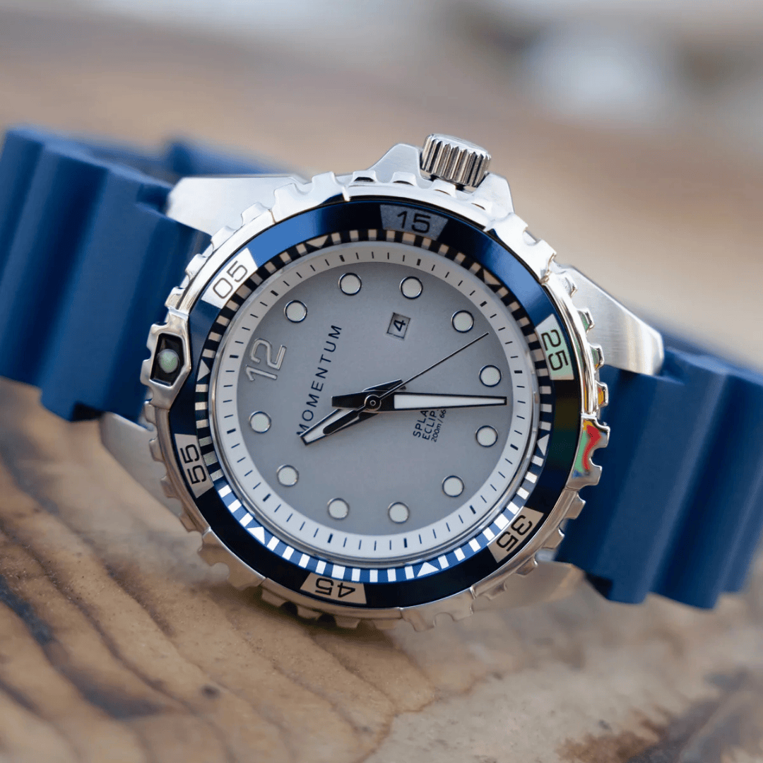 Montre à énergie solaire 38mm Eclipse Bleue Momentum Montres Acier inoxydable 060AADANB-AA-BAA-B-AN-BBJ-AM-AA-A-A-B Montre à énergie solaire 38mm Eclipse bleue Momentum | Mathieu Blanchard   Mathieu Blanchard Joaillerie