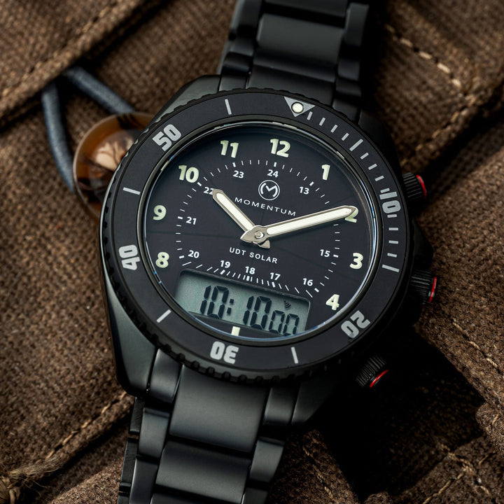 Momentum Montres Montre à énergie solaire 42mm UDT Black-Ion