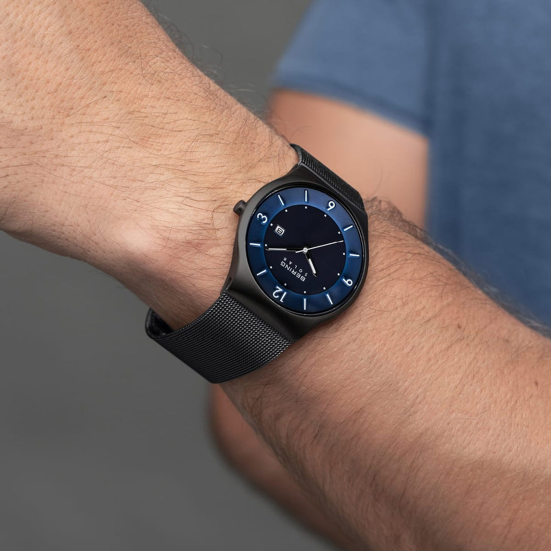 Montre à énergie solaire Bering 40mm 14440 227 Bering Montre Acier inoxydable plaqué noir 14440-227 Montre Bering Solaire noir brossé 40mm 14440-227 | Mathieu Blanchard Mathieu Blanchard Joaillerie