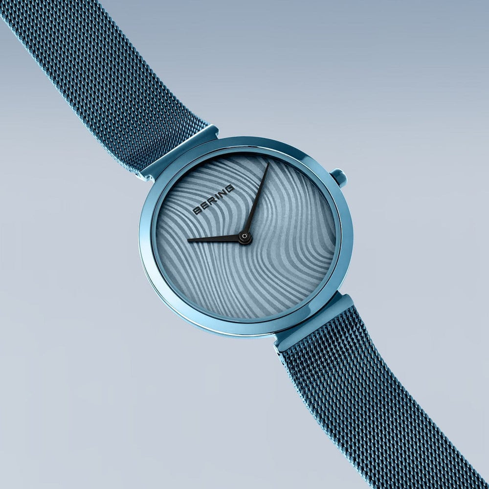 Montre Bering Bleu Brillant 32mm 18132 Charity2 Bering Montre Acier inoxydable plaqué bleu 18132-Charity2 Montre Bering Bleu Brillant 32mm 18132-Charity2 - Mathieu Blanchard - Dépositaire officiel Bering Canada Mathieu Blanchard Joaillerie