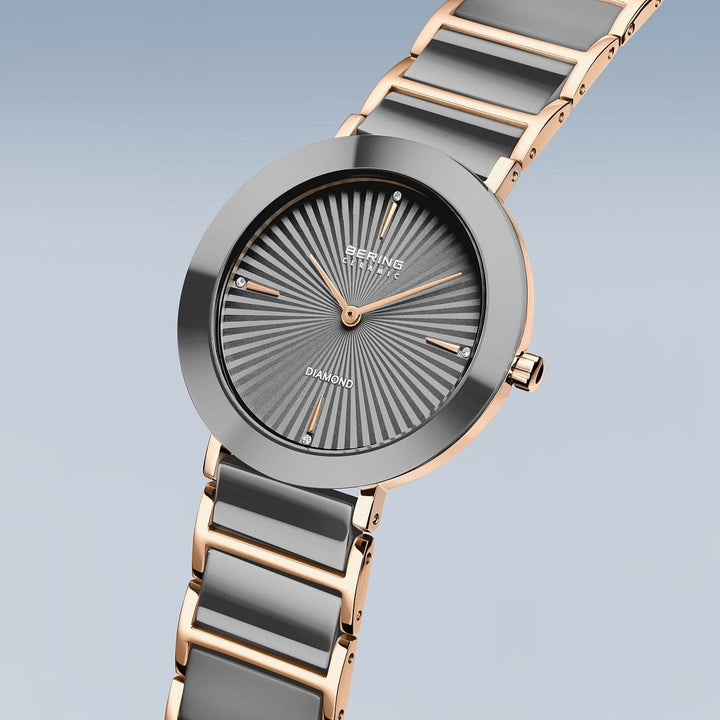Montre Bering Ceramique Gris 35mm 11435 768 Bering Montre Acier inoxydable plaqué or rose 11435-768 Montre Bering Ceramic Gris 35mm 11435-768 | Dépositaire officiel Bering Canada Mathieu Blanchard Joaillerie