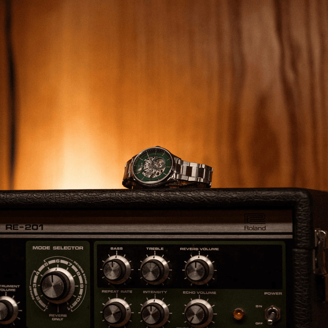 Montre Charlie Paris INITIAL Squelette Vert 40 mm Charlie Paris Montre Acier 3 maillons / Acier inoxydable ISQ-40-024 / B-ICO / m-ICO Montre Charlie Paris INITIAL Squelette - Vert 40 mm | Dépositaire Officiel Canada | Mathieu Blanchard Joaillerie Mathieu Blanchard Joaillerie