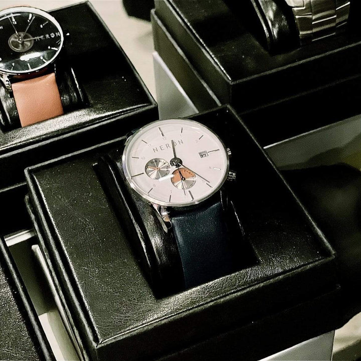 Caroline Néron Noir Montre Explorer