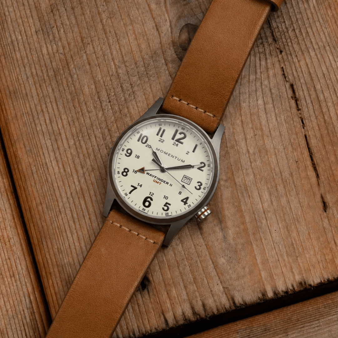 Montre Momentum Wayfinder II GMT- Blanc 40mm Momentum Montre Titane 033BBCAFD-AA-B-B-AAM-AI-AB-B-K8 Montre Wayfinder II GMT- Blanc 40mm - Mathieu Blanchard - Dépositaire officiel Momentum Canada Mathieu Blanchard Joaillerie