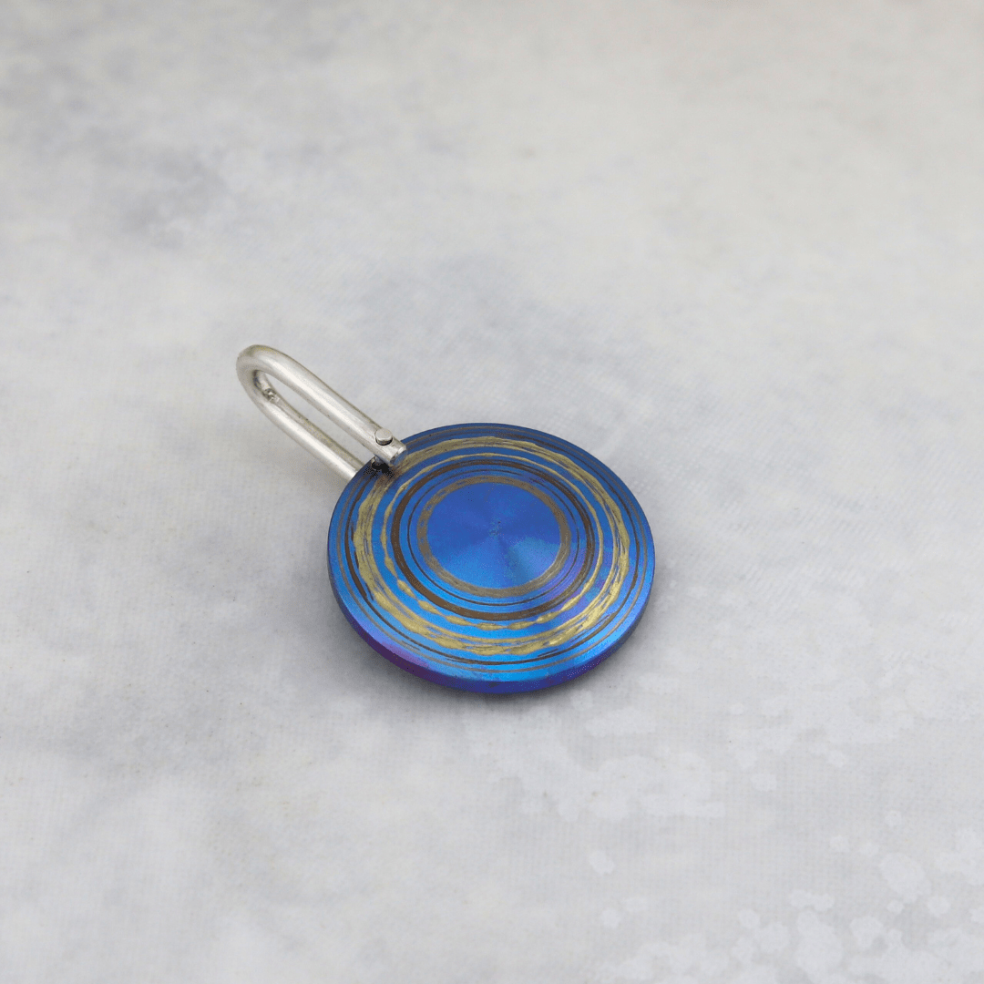 Pendentif en titane 22mm Christine Dwane Titane PPEC14277S-22 Pendentif en argent et titane | Christine Dwane x Mathieu Blanchard Mathieu Blanchard Joaillerie