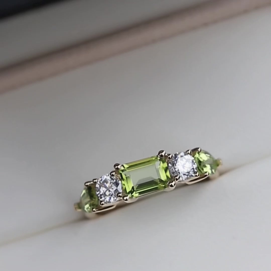 Bague en or 14K - 18K ou platine, péridots et diamants