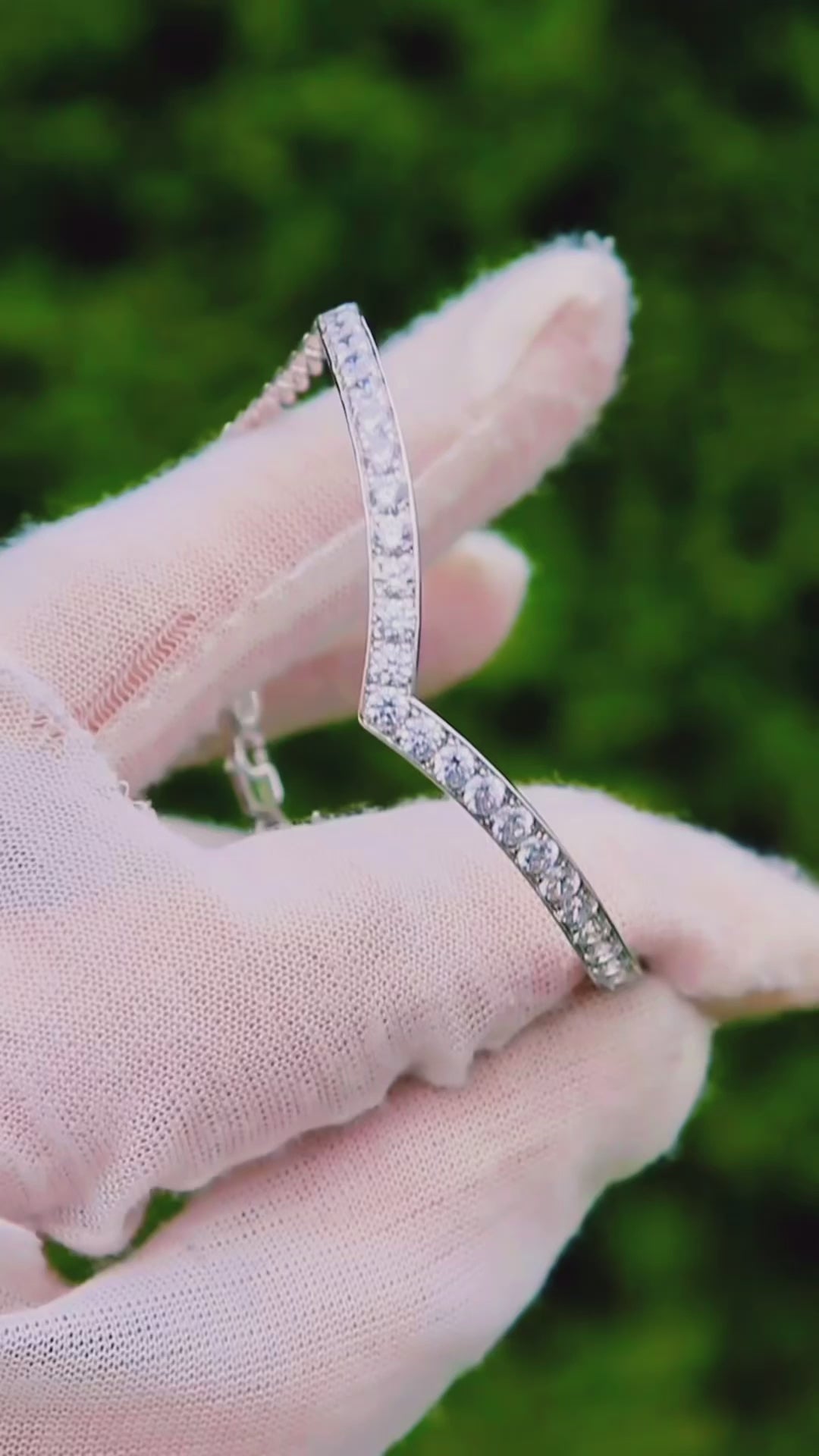 V Bracelet