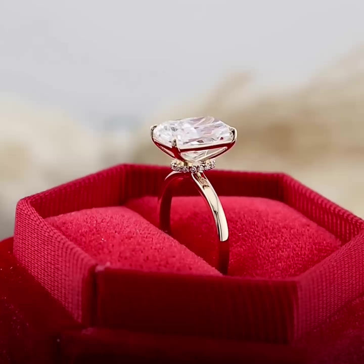 Radiant Solitaire 3,8 ct Diamond Ring 