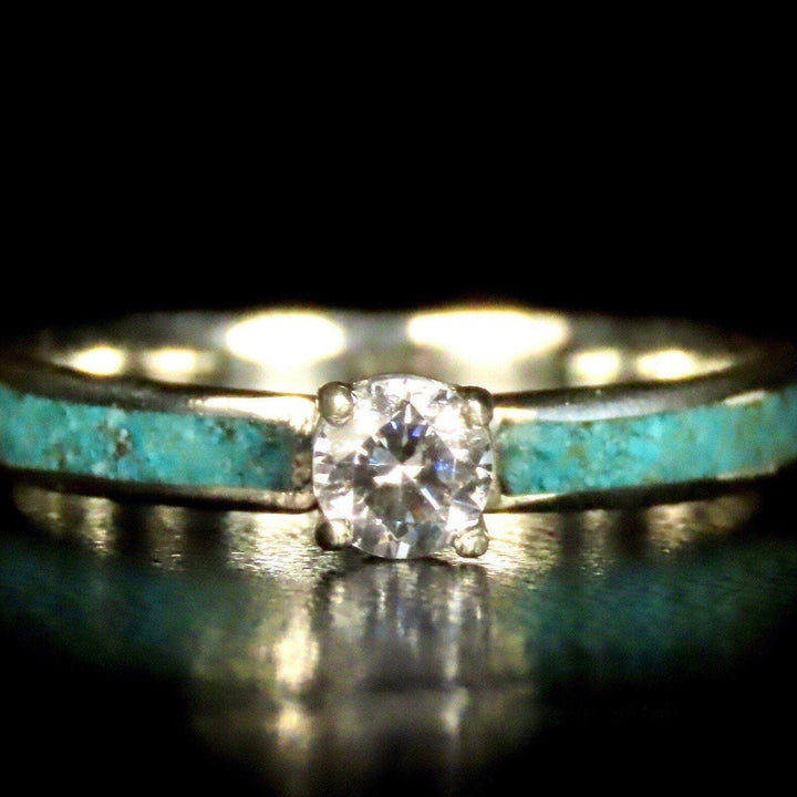 Atelier du bon bouleau Bague Solitaire en turquoise, or 14K - 18K et moissanite personnalisée