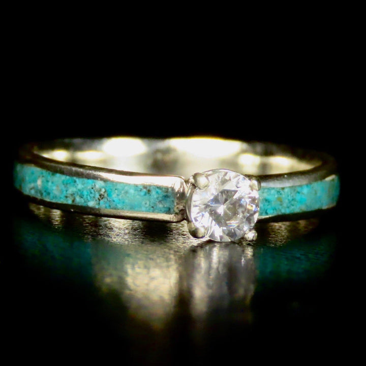 Atelier du bon bouleau Bague Solitaire en turquoise, or 14K - 18K et moissanite personnalisée