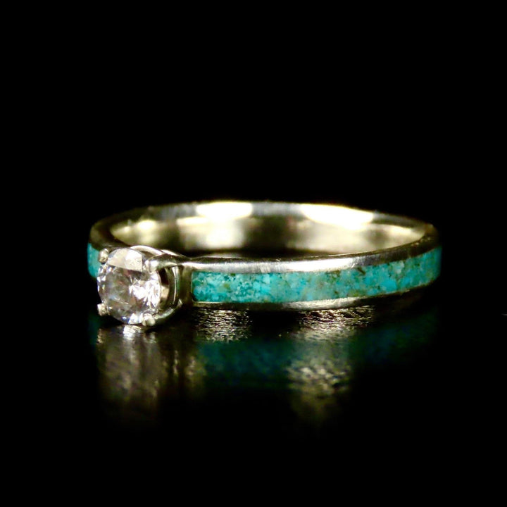 Atelier du bon bouleau Bague Solitaire en turquoise, or 14K - 18K et moissanite personnalisée