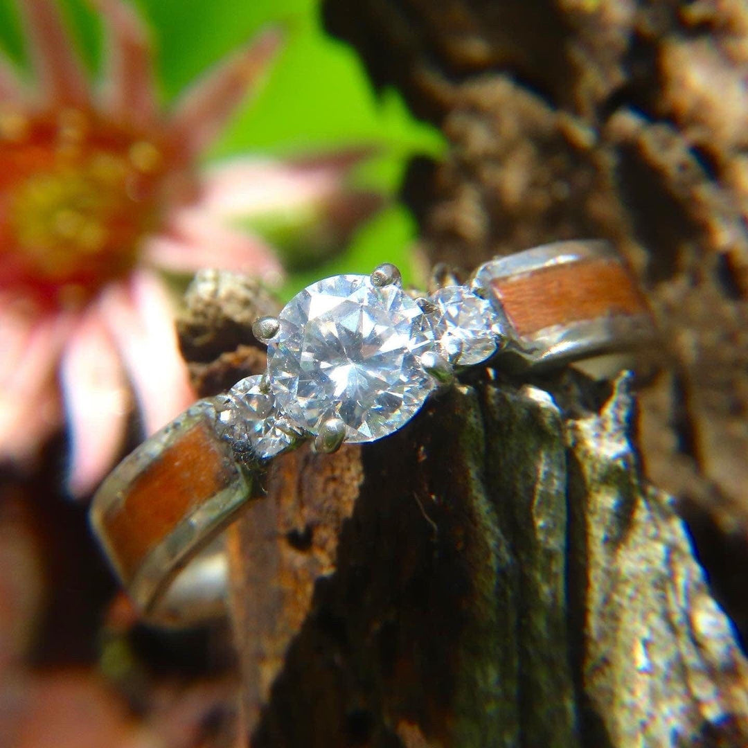 Atelier du bon bouleau Bague Trinité en bois, or 14K - 18K et moissanite personnalisée