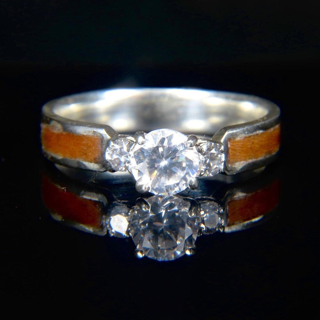 Atelier du bon bouleau Bague Trinité en bois, or 14K - 18K et moissanite personnalisée