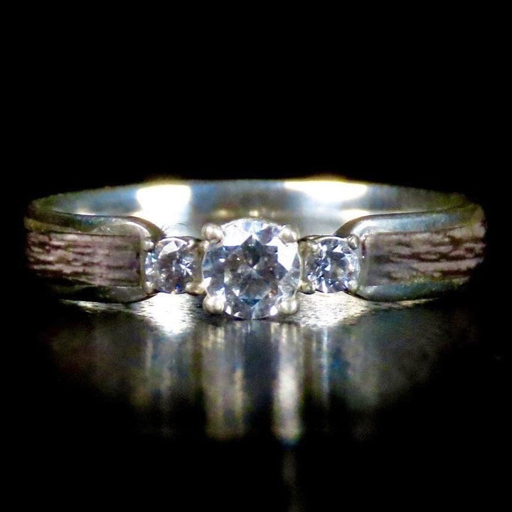 Atelier du bon bouleau Bague Trinité en bois, or 14K - 18K et moissanite personnalisée