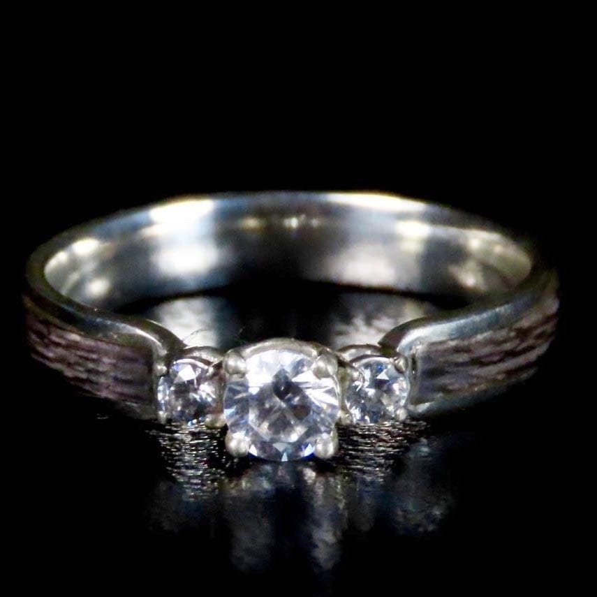 Atelier du bon bouleau Bague Trinité en bois, or 14K - 18K et moissanite personnalisée