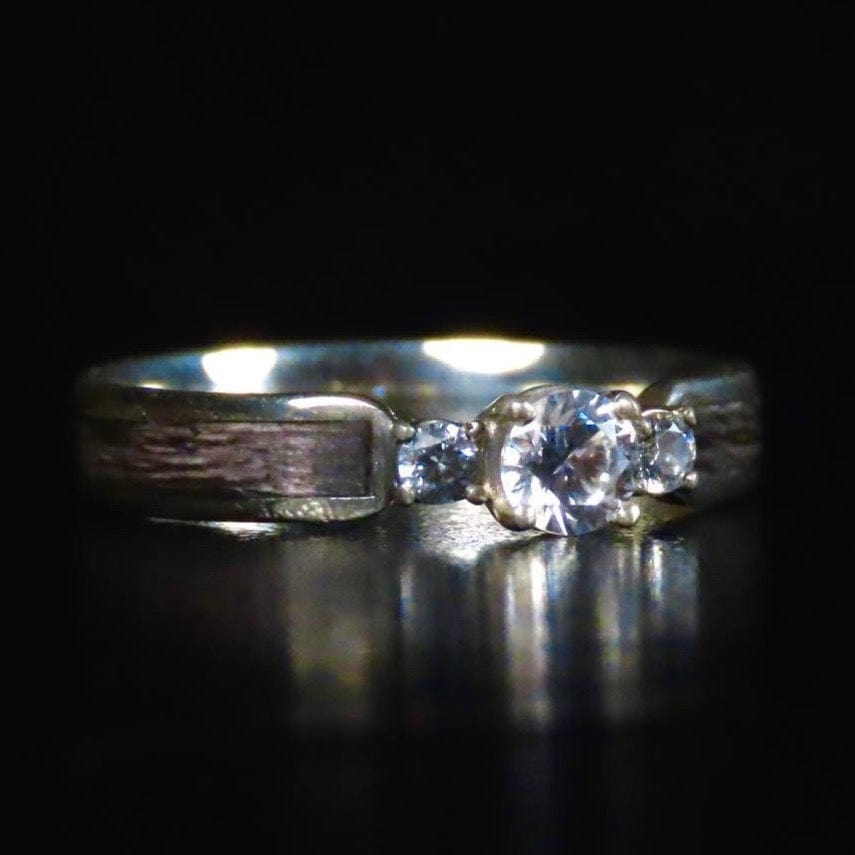 Atelier du bon bouleau Bague Trinité en bois, or 14K - 18K et moissanite personnalisée
