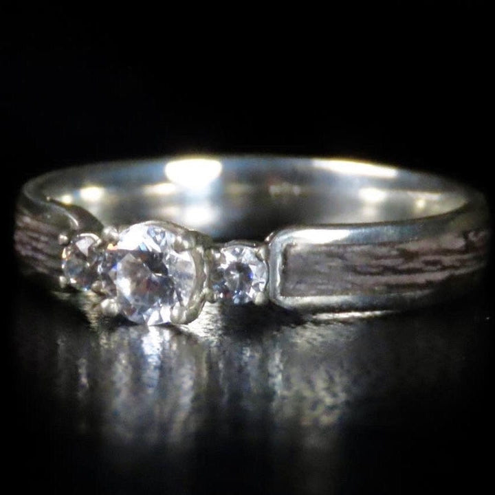Atelier du bon bouleau Bague Trinité en bois, or 14K - 18K et moissanite personnalisée