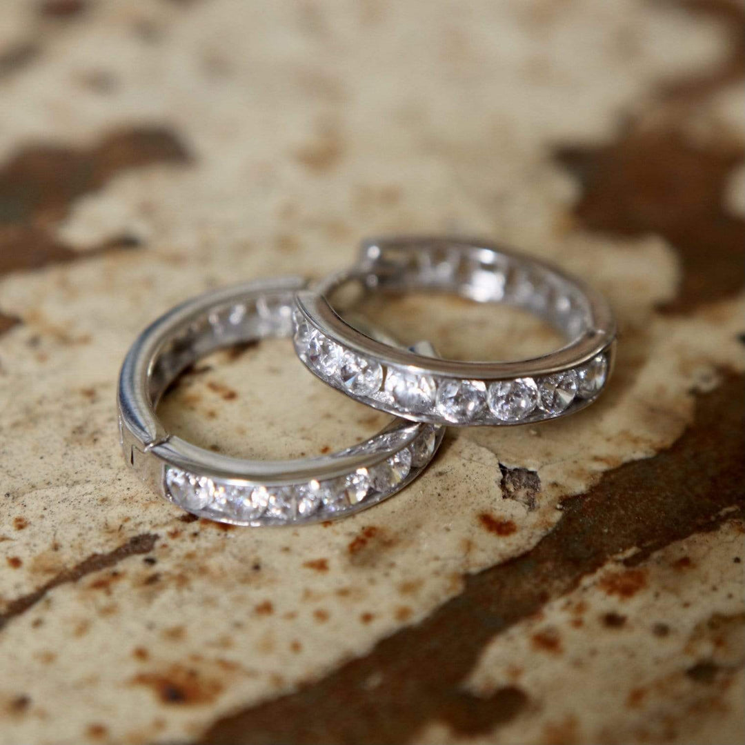 - Boucles d'oreilles huggies 10mm, 13mm, 15mm ou 17mm et cz sur or jaune, blanc ou rose 10K