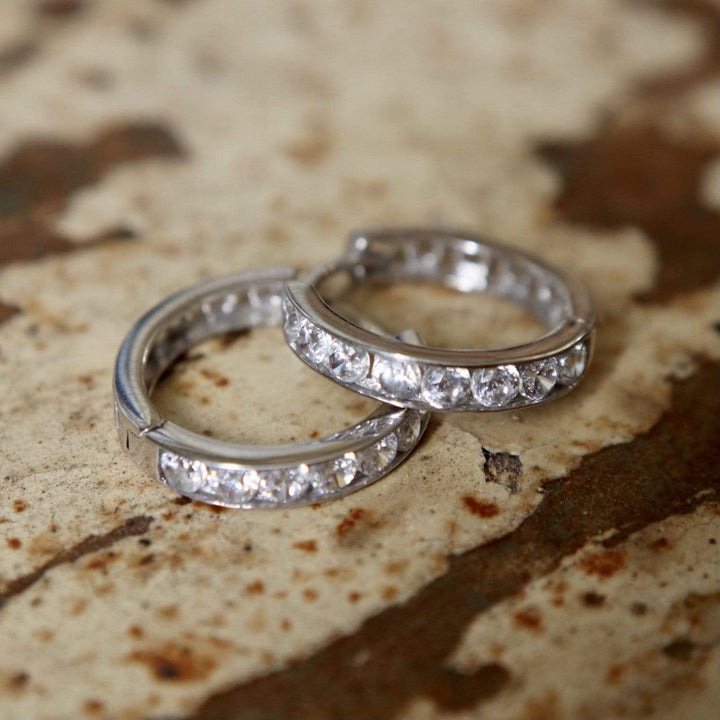 - Boucles d'oreilles huggies 10mm, 13mm, 15mm ou 17mm et cz sur or jaune, blanc ou rose 10K
