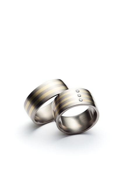 Christine Dwane Bague en or vert 20K, titanium et diamants